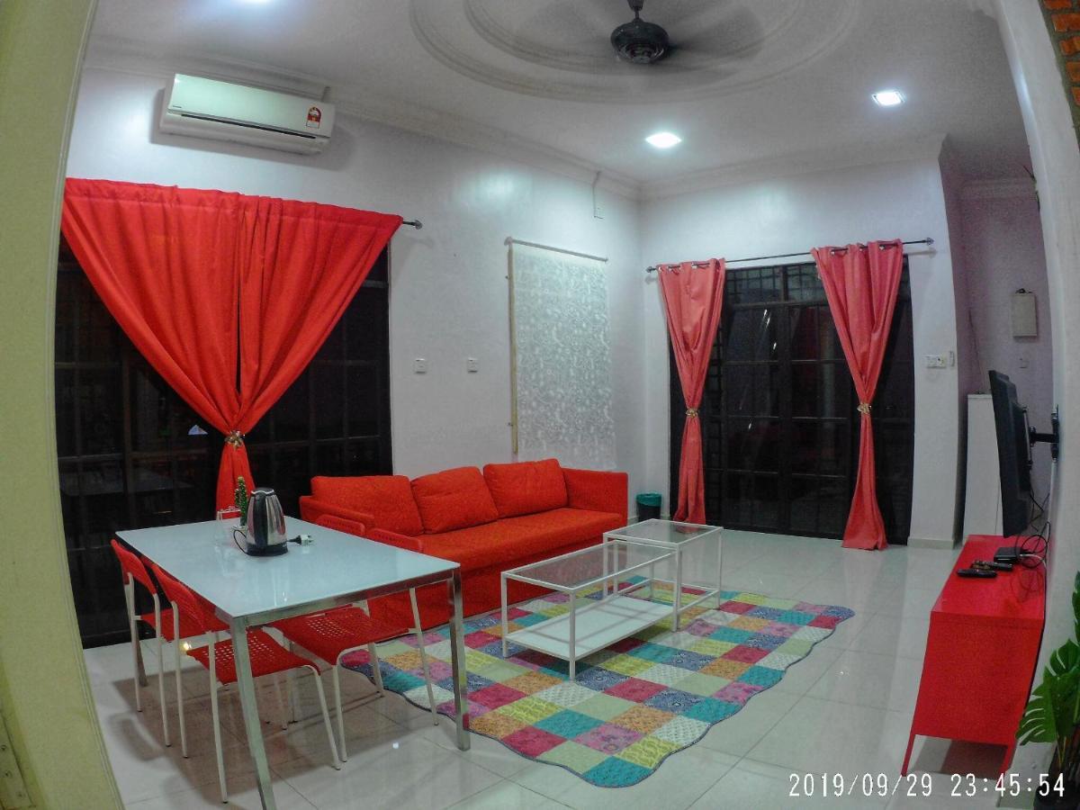 Holiday Homestay Дунгун Экстерьер фото